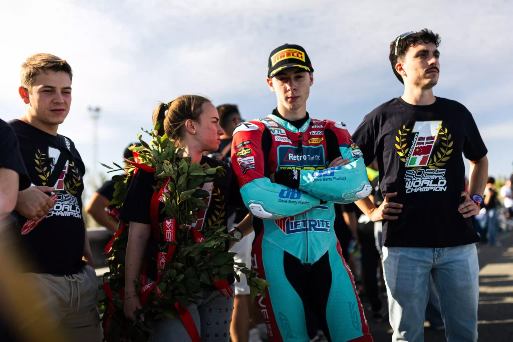KOVE WorldSSP300 rider with the racing team