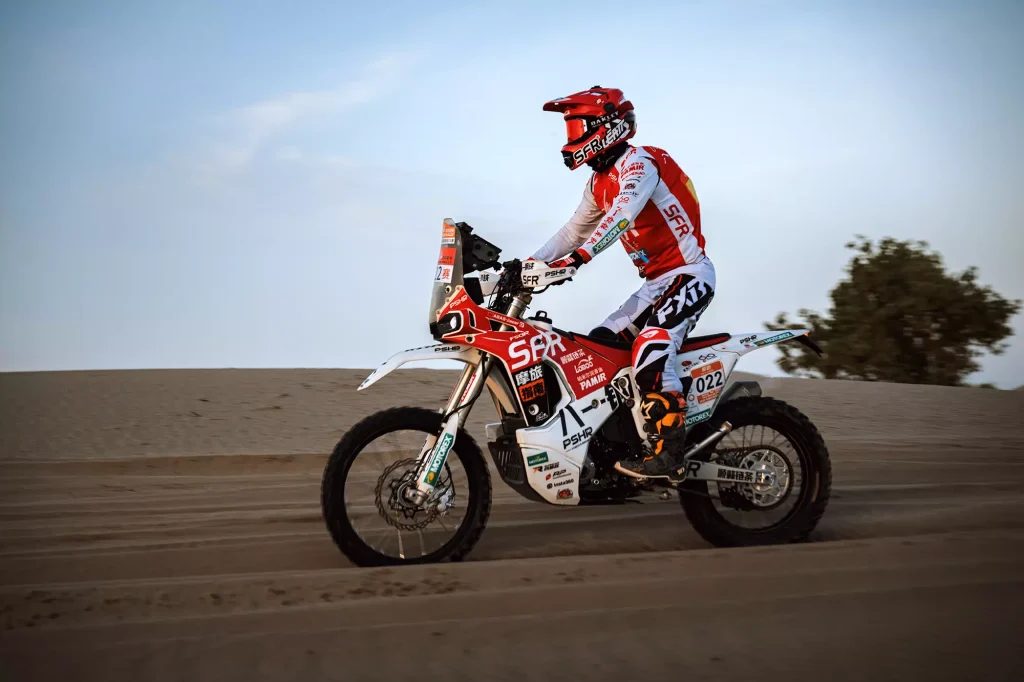KOVE 450 Rally EX racing at Taklimakan Rally 2026 desert